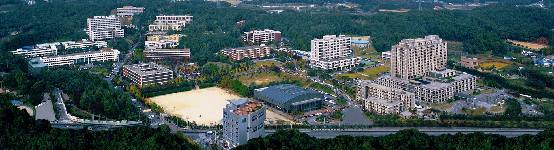 경기도 수원의 아주대학교 캠퍼스 전경